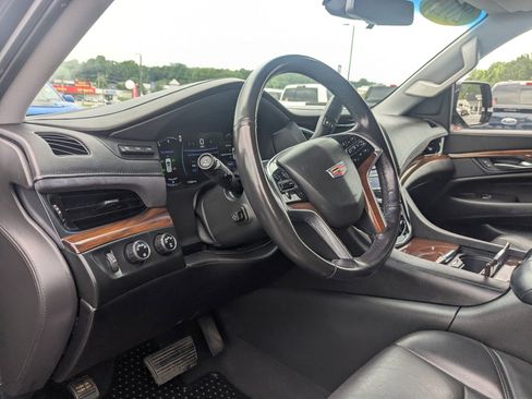 Used 2019 Cadillac Escalade Luxury AWD/4WD image 14