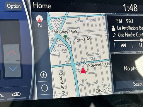 Used 2021 Toyota Venza Limited image 19