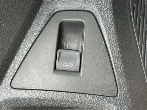 Used 2025 Volkswagen Jetta Sport FWD image 32