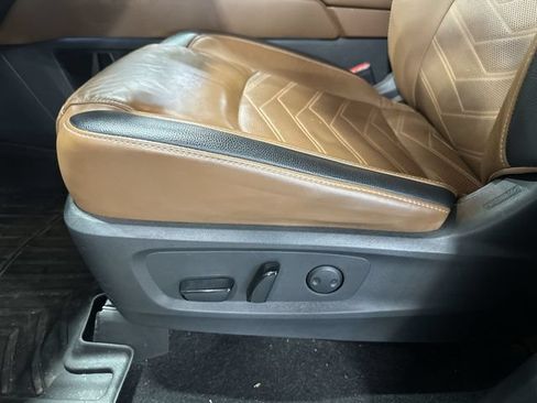 Used 2022 Nissan Pathfinder Platinum w/ Cargo Package AWD/4WD image 18