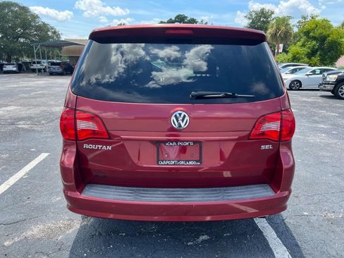 Used 2012 Volkswagen Routan SEL FWD image 9