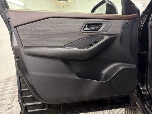 Used 2023 Nissan Rogue S image 16