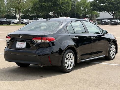 Used 2026 Toyota Corolla LE FWD image 4