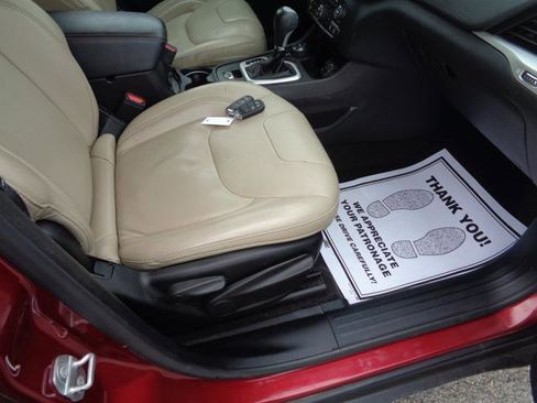 Used 2017 Jeep Cherokee Limited image 22