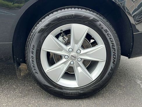 Used 2022 Volvo XC60 B5 Momentum w/ Climate Package image 10