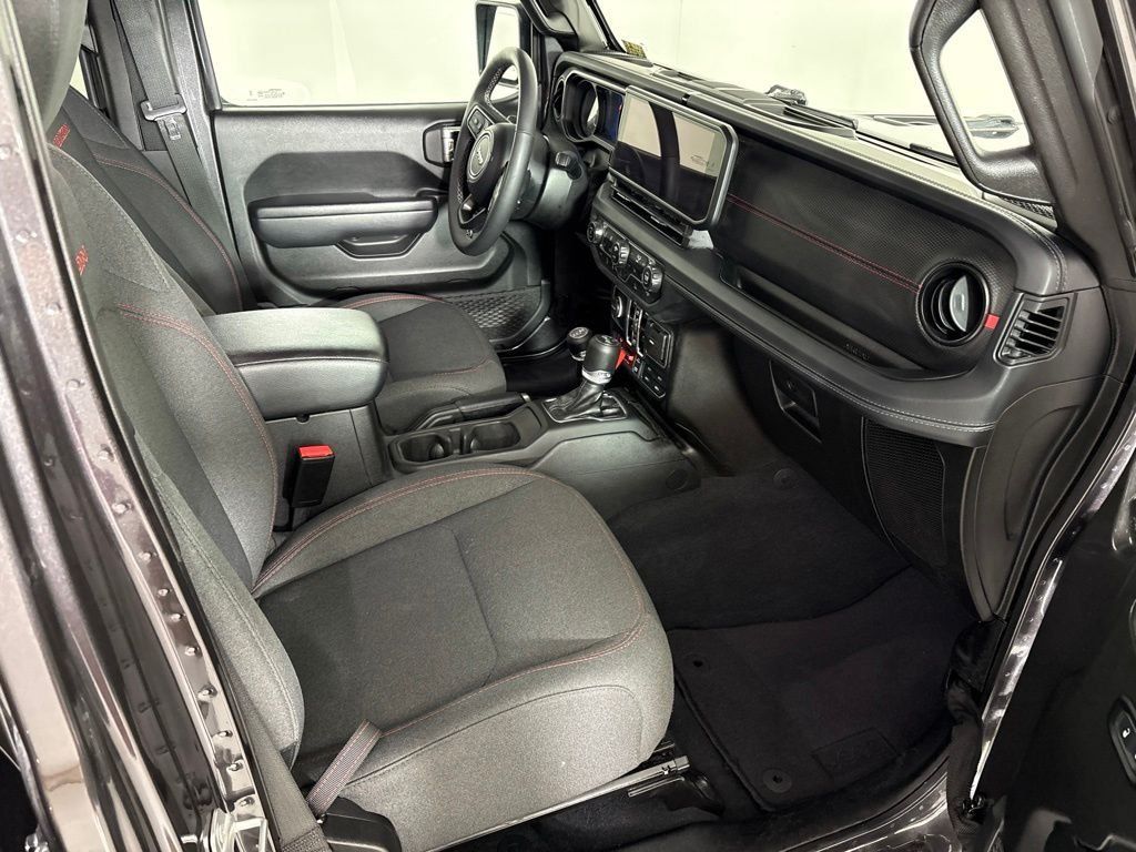 Used 2025 Jeep Wrangler Unlimited Rubicon w/ Convenience Group AWD/4WD image 17