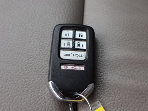 Used 2015 Honda Odyssey Touring Elite image 35