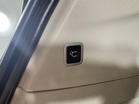 Used 2022 Chrysler Pacifica Touring-L FWD image 46