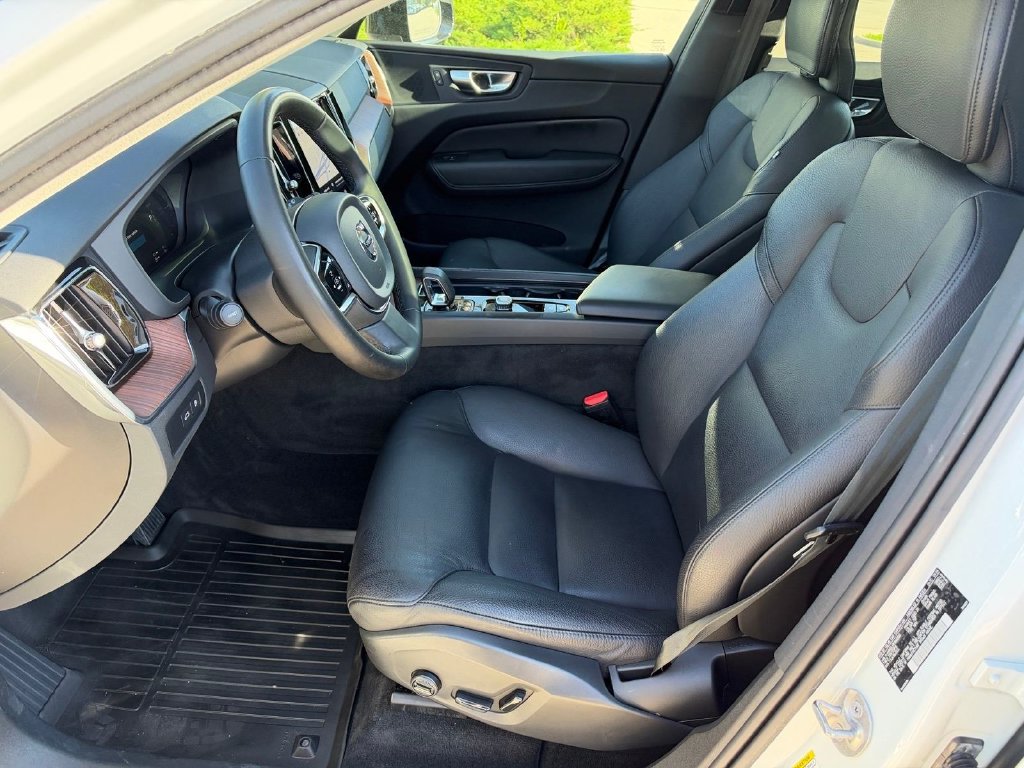Certified 2024 Volvo XC60 T8 Plus w/ Protection Package Premier AWD/4WD image 8