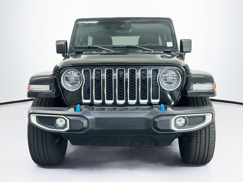 Used 2022 Jeep Wrangler Unlimited Sahara w/ Cold Weather Group AWD/4WD image 2