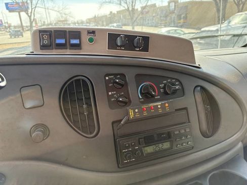 Used 2006 Ford E-450 and Econoline 450 image 19