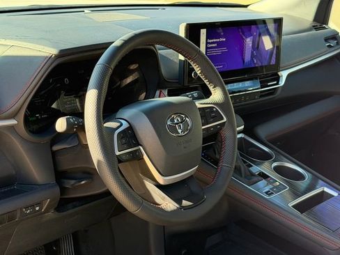 Used 2025 Toyota Sienna XSE image 22