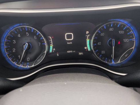 Used 2024 Chrysler Pacifica Touring-L FWD image 14