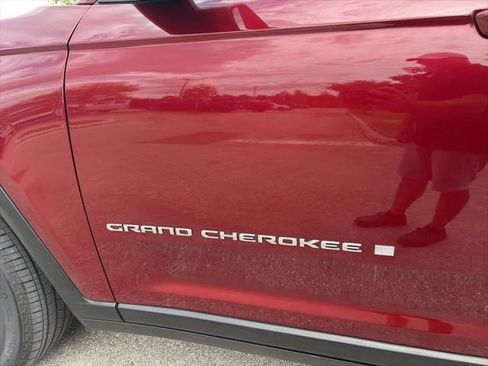 Certified 2024 Jeep Grand Cherokee Laredo X AWD/4WD image 35