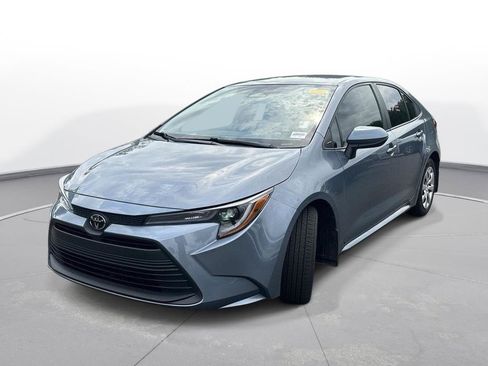 Used 2025 Toyota Corolla LE FWD image 2