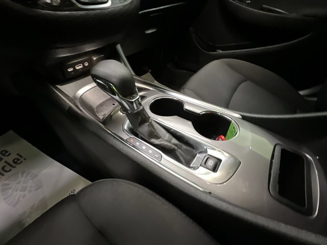 Used 2022 Chevrolet Malibu LT FWD image 24