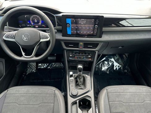 New 2026 Volkswagen Taos SE image 12