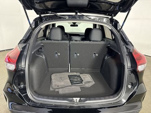 Certified 2025 Nissan Kicks Play S image 33