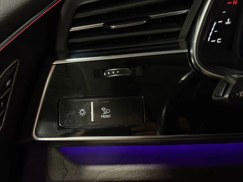 Used 2019 Audi Q8 Prestige w/ Luxury Package image 36