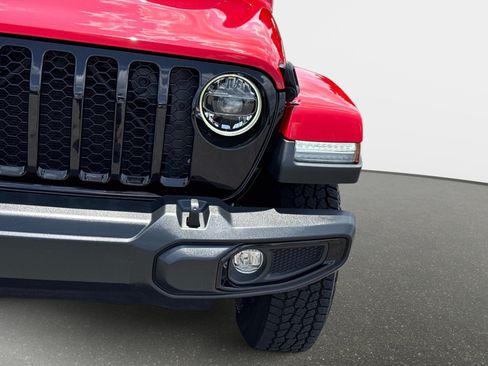 Certified 2022 Jeep Gladiator Sport AWD/4WD image 10