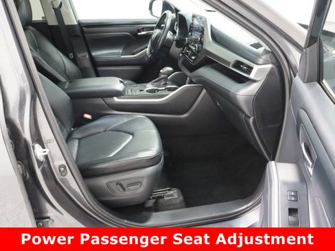 Used 2020 Toyota Highlander XLE image 41