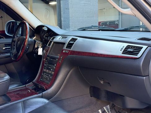 Used 2009 Cadillac Escalade AWD image 14