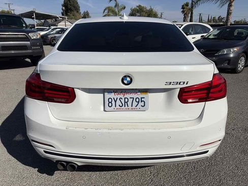 Used 2018 BMW 330i Sedan w/ Convenience Package RWD image 3