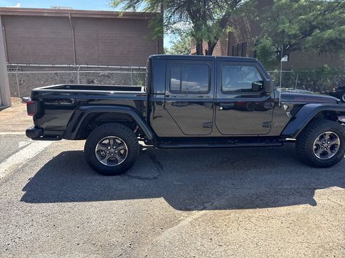 Used 2021 Jeep Gladiator Rubicon AWD/4WD image 9