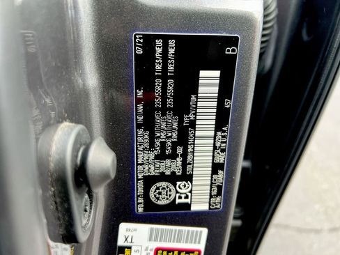 Used 2021 Toyota Highlander XSE image 28