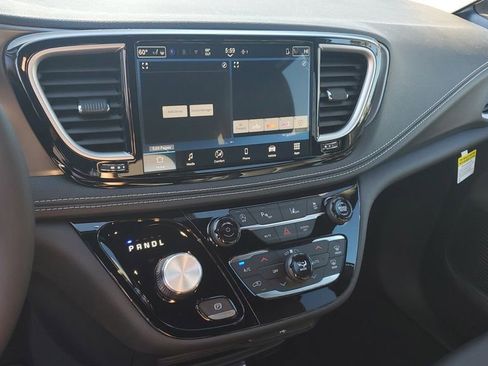 New 2026 Chrysler Pacifica Select image 22
