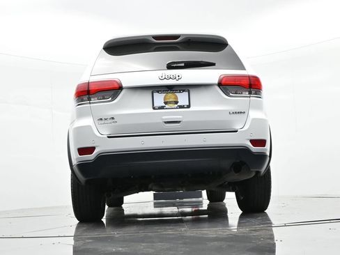 Used 2020 Jeep Grand Cherokee Laredo AWD/4WD image 24