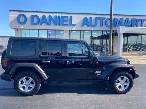 Used 2019 Jeep Wrangler Unlimited Sport S AWD/4WD image 2