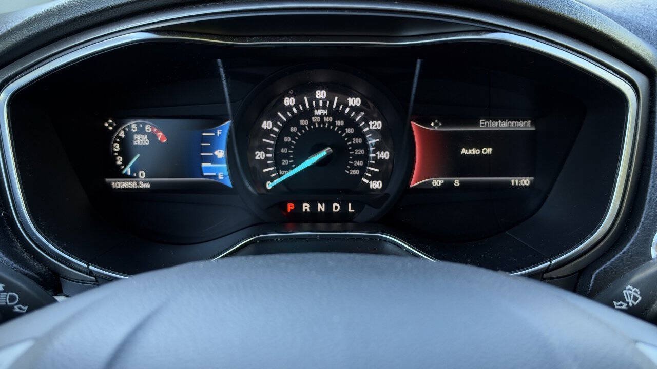 Used 2017 Ford Fusion SE w/ Fusion SE Technology Package FWD image 15