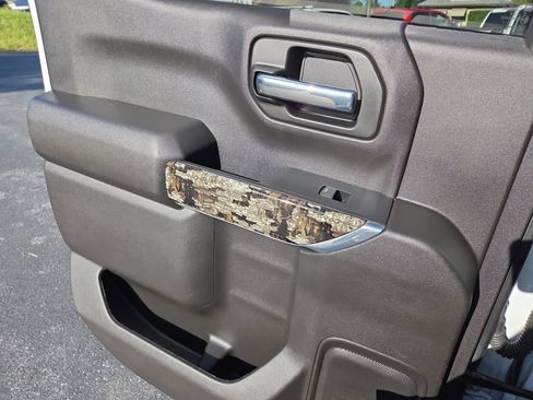 Used 2021 Chevrolet Silverado 1500 Custom Trail Boss w/ Realtree Special Edition AWD/4WD image 21