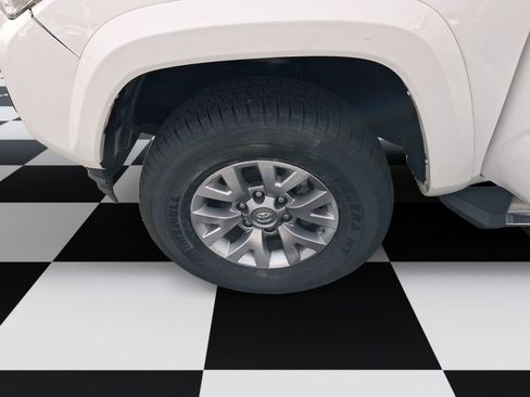 Used 2019 Toyota Tacoma SR5 RWD image 14