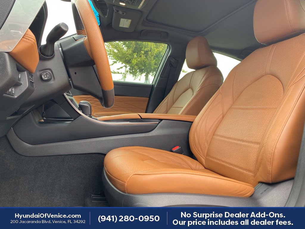 Used 2021 Toyota Avalon Limited w/ Advanced Safety Package FWD image 2