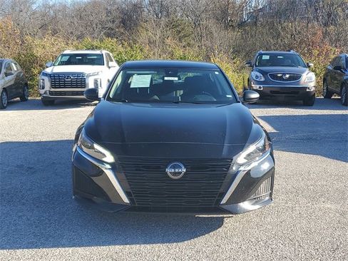 Used 2024 Nissan Altima 2.5 SV image 2