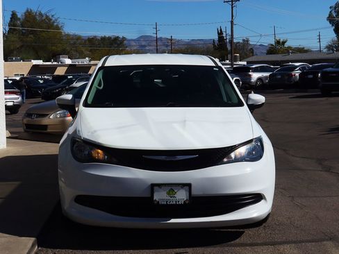 Used 2020 Chrysler Voyager L image 16
