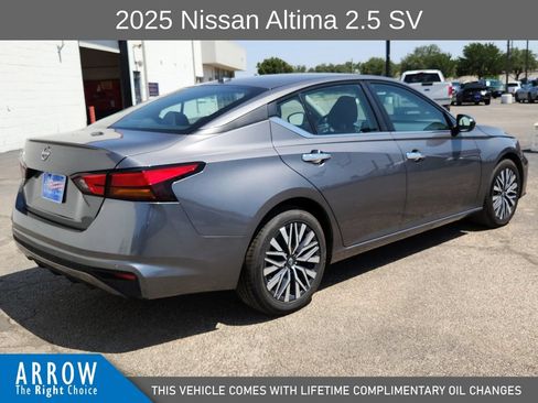 Used 2025 Nissan Altima 2.5 SV FWD image 13