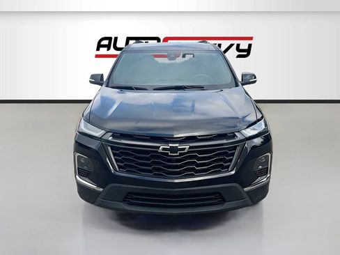 Used 2023 Chevrolet Traverse LT FWD image 2
