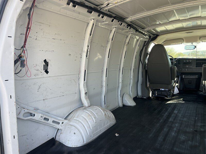Used 2013 GMC Savana 2500 RWD image 9