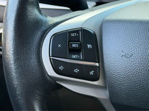 Used 2023 Ford Explorer XLT AWD/4WD image 31