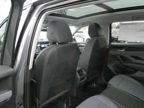 New 2026 Volkswagen Tiguan SE image 28