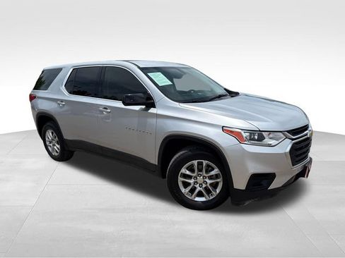 Used 2018 Chevrolet Traverse LS FWD image 1