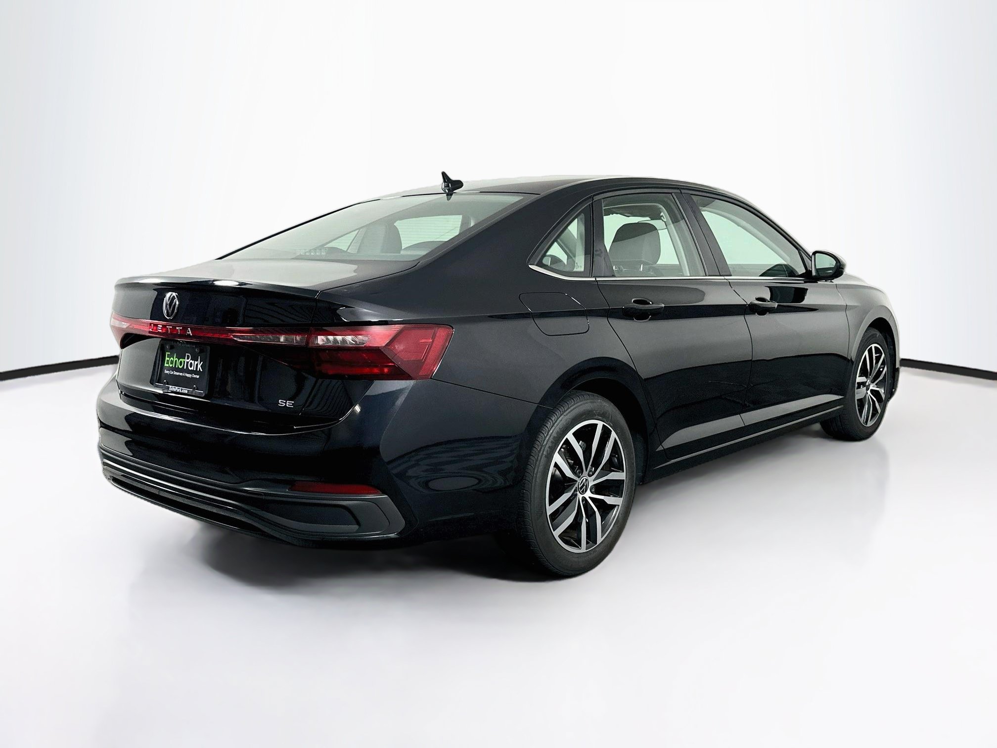 Used 2025 Volkswagen Jetta SE FWD image 9