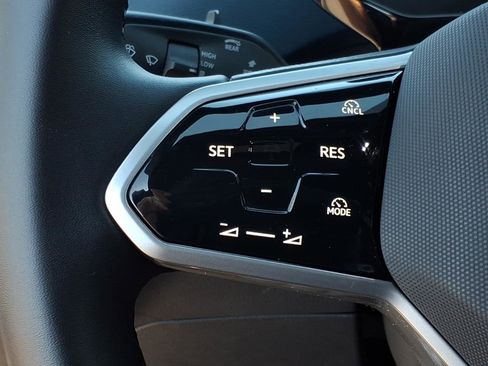 Certified 2025 Volkswagen ID.4 Pro S w/ ID.4 Black Package image 31