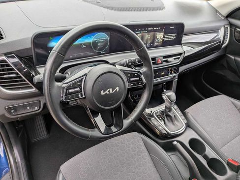 Used 2024 Kia Seltos S AWD/4WD image 2