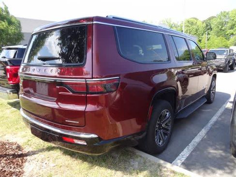 Used 2024 Jeep Wagoneer L Series II w/ Flexible Seating Group AWD/4WD image 3