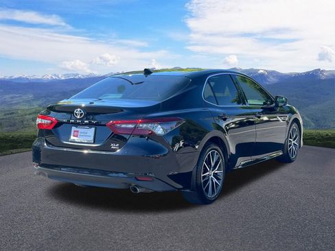 Used 2022 Toyota Camry XLE w/ Carpet Mat Package (TMS) AWD/4WD image 5