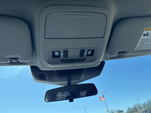 Used 2022 Ford Explorer XLT w/ Equipment Group 202A image 21